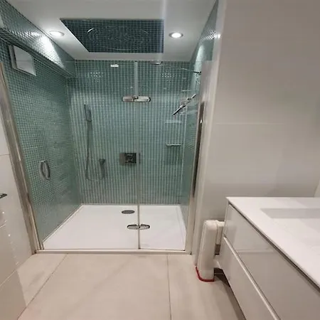 In With Stunning Sea View Lejlighed *