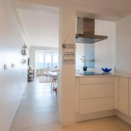 شقة In With Stunning Sea View *